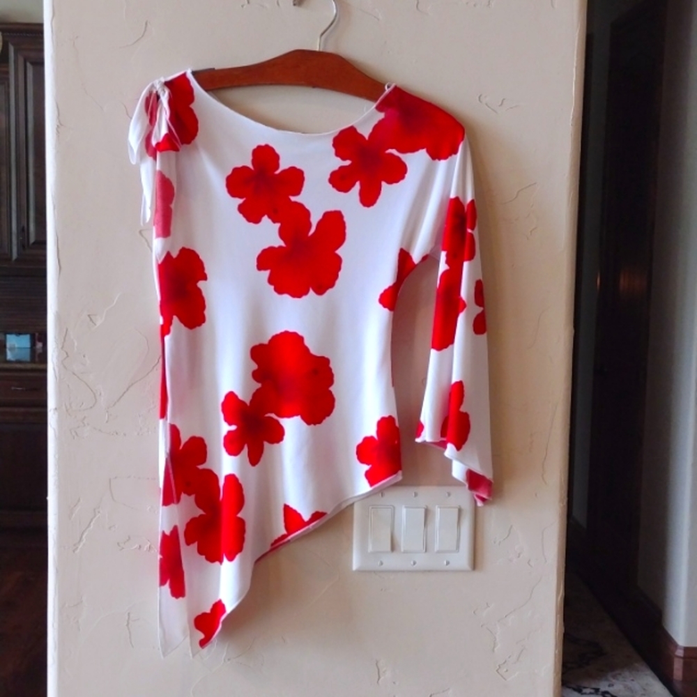 Asymmetrical One Sleeve Hibiscus Top 🌺